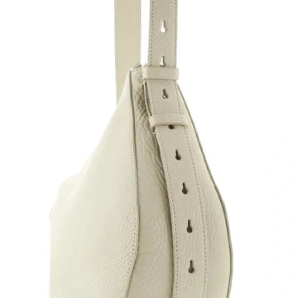 Battle of the Burberry - Picture 4 of 8